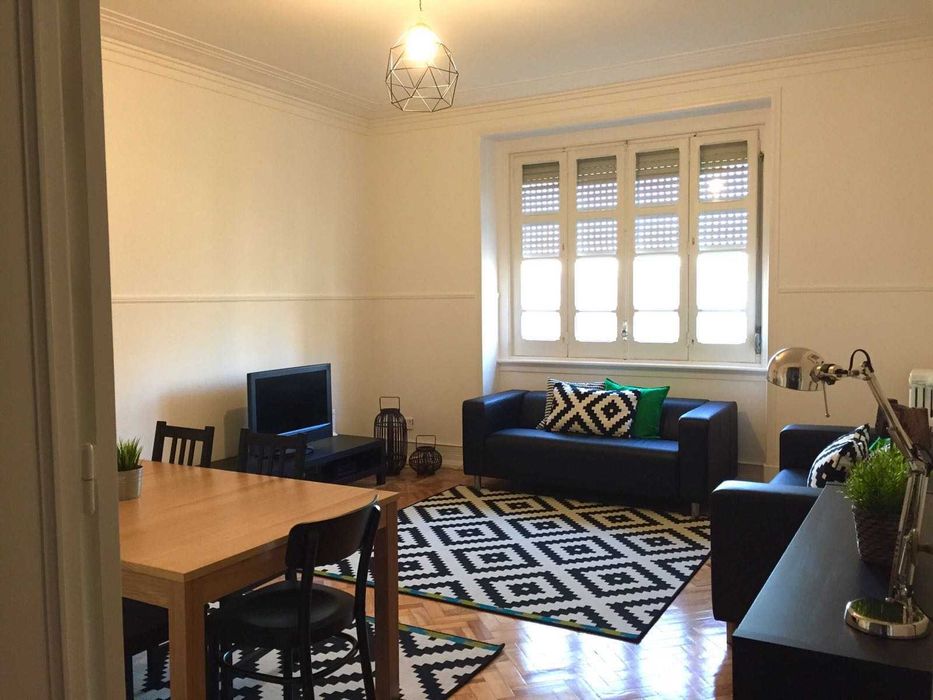 Quartos para arrendar - São Sebastião