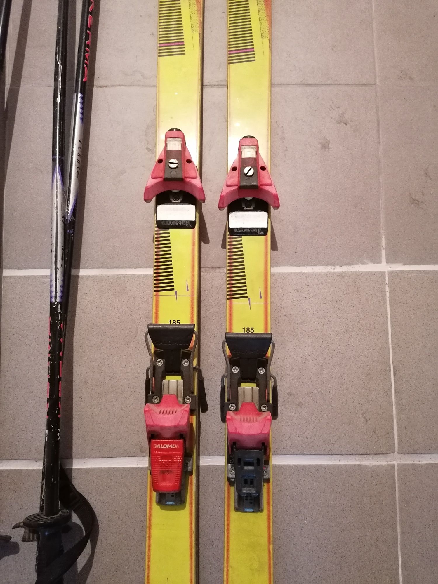 Vendo ski (skis) e batons antigos