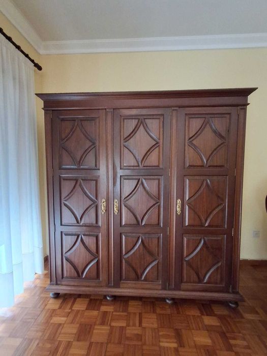 Roupeiro quarto bom estado