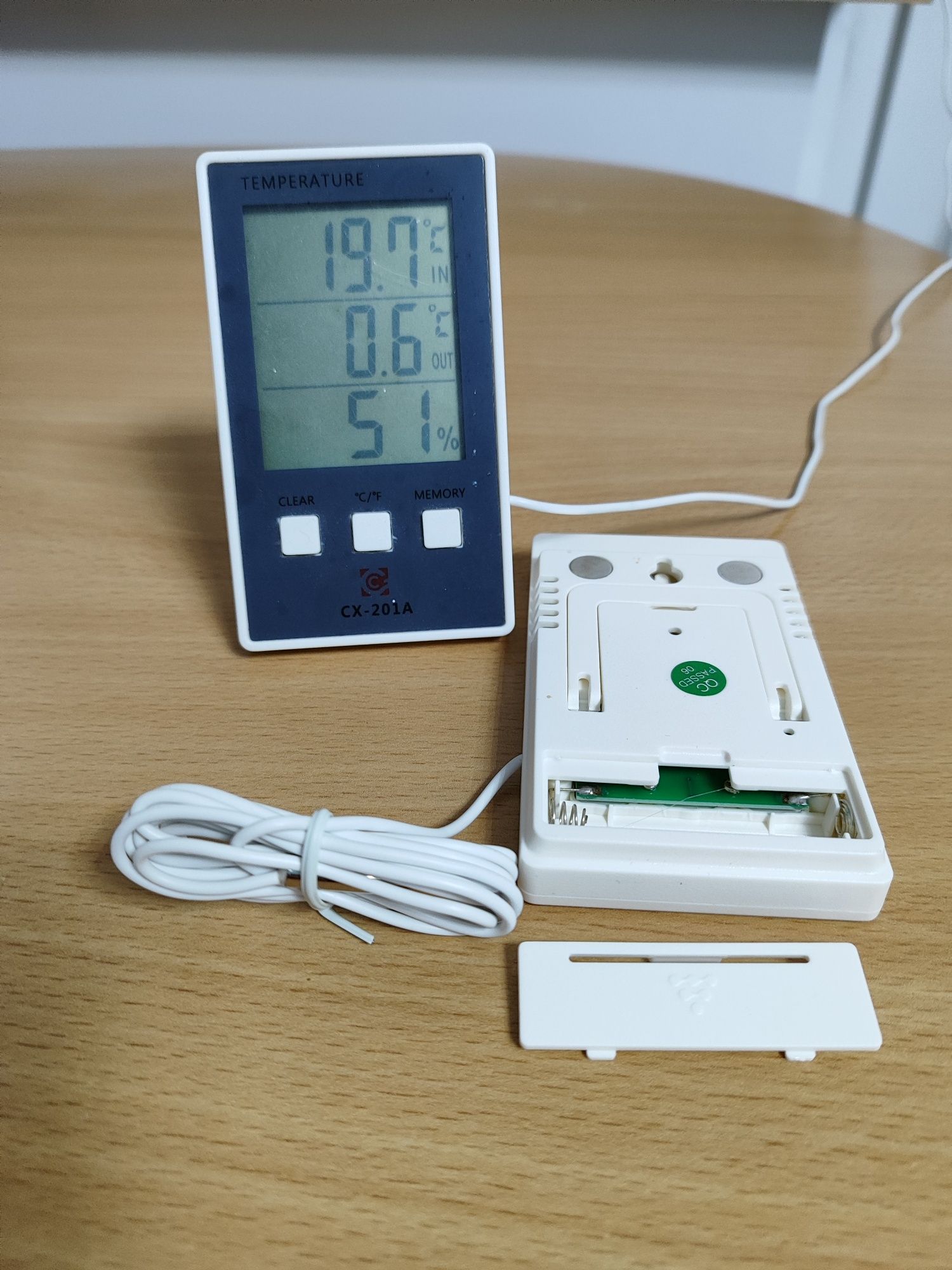 Termometr cyfrowy z pomiarem wilgotności