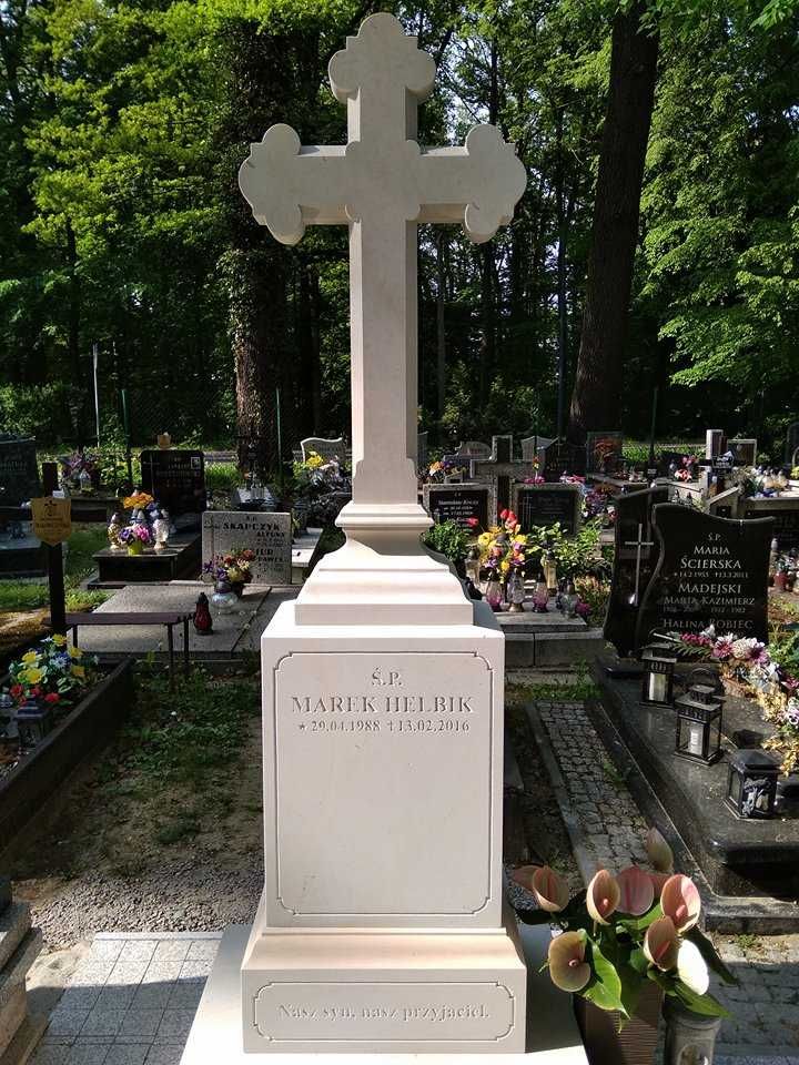 nagrobek z piaskowca obelisk kapliczki pomniki PRODUCENT