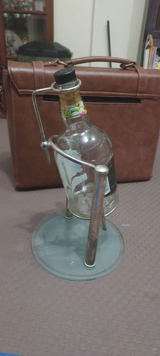 Suporte de garrafas para bar em vidro e metal