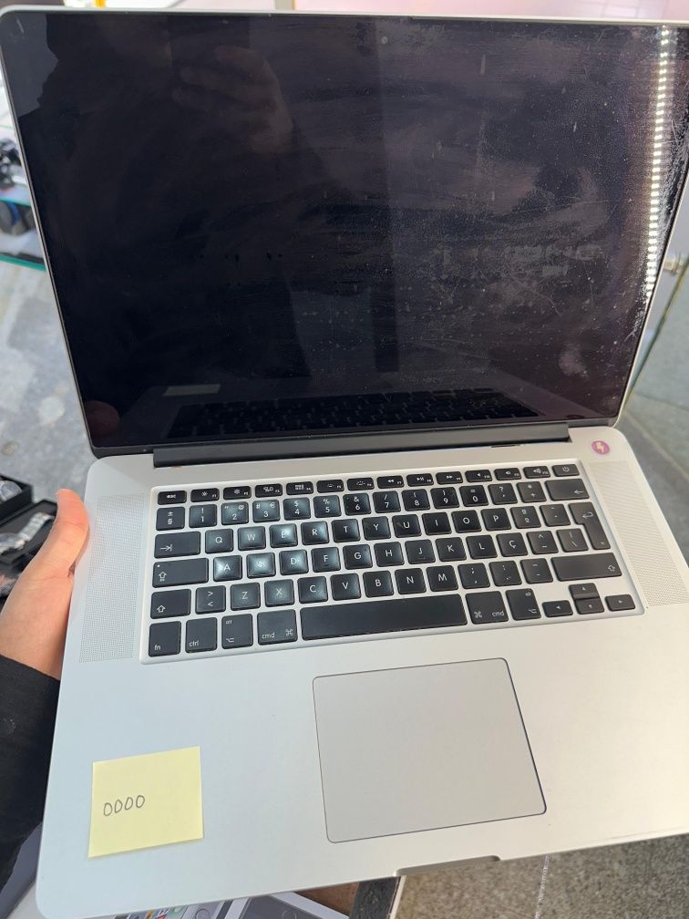 MacBook Pro (15” Retina, Meados de 2015) – 251GB SSD