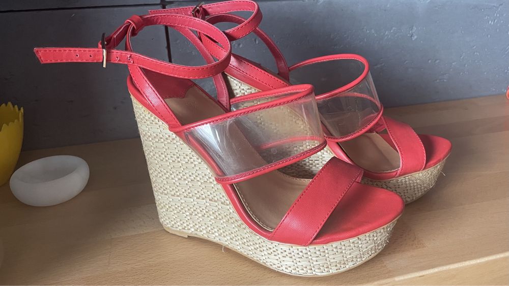 Sandałki na koturnie stradivarius 36