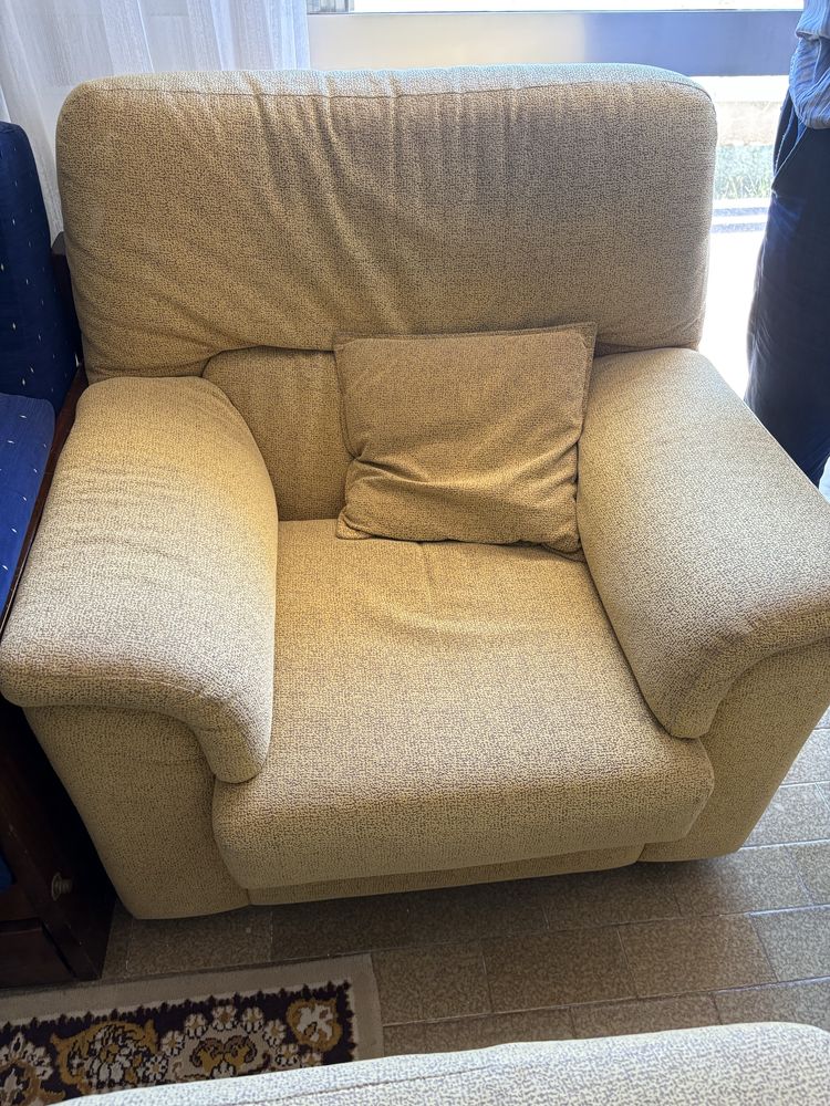 Sofa de 2 lugares e 2 poltronas
