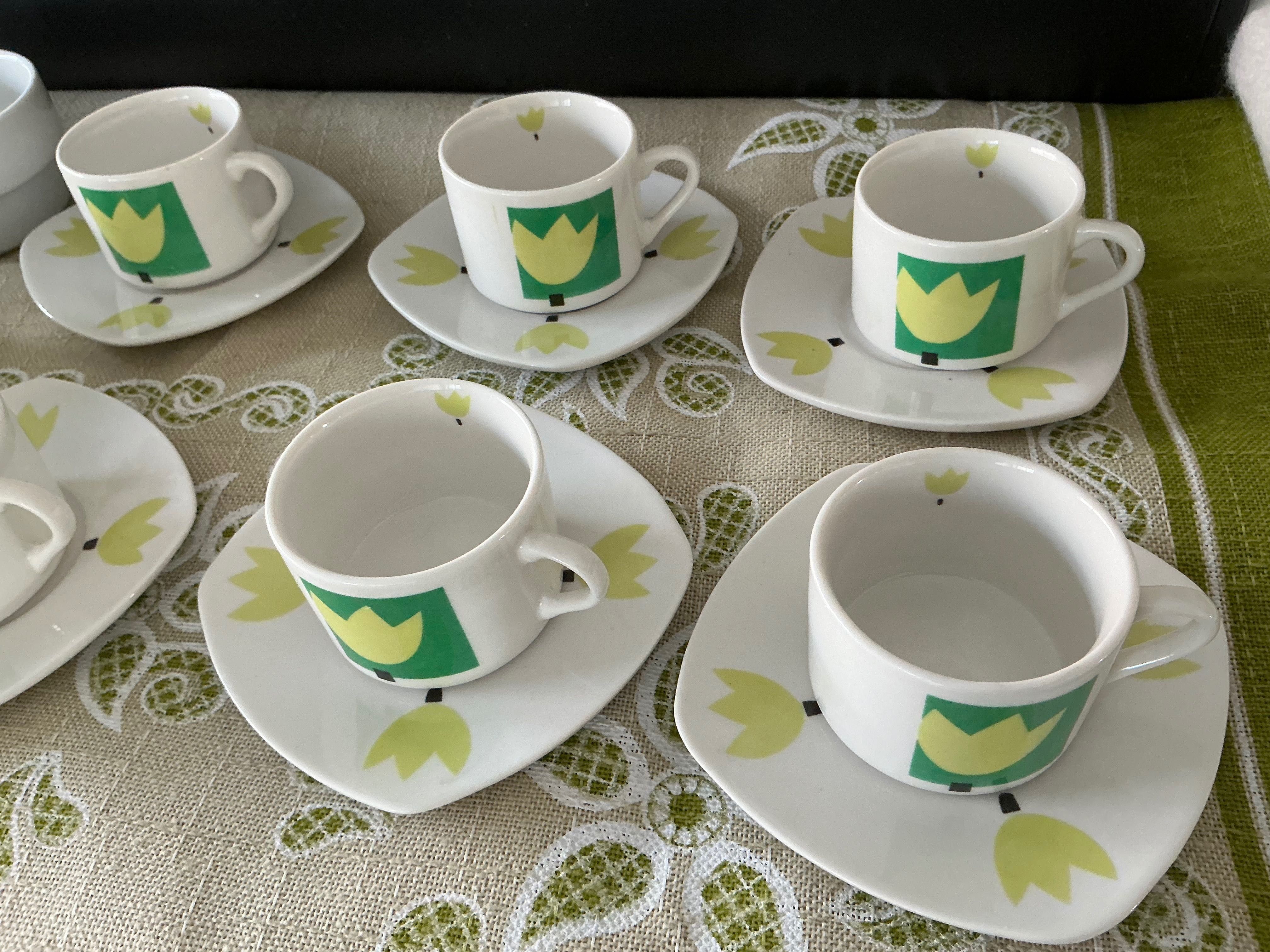 06 taças de sobremesa + 06 chávenas de café + 01 linda toalha de mesa