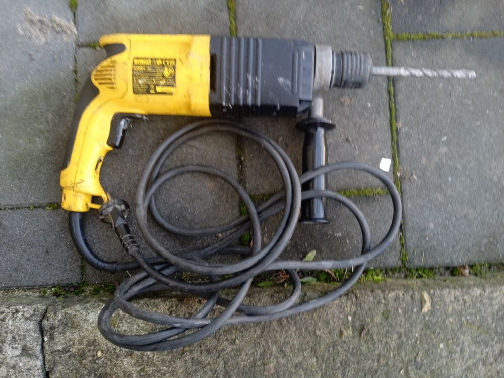 Młotowiertarka Dewalt D25003