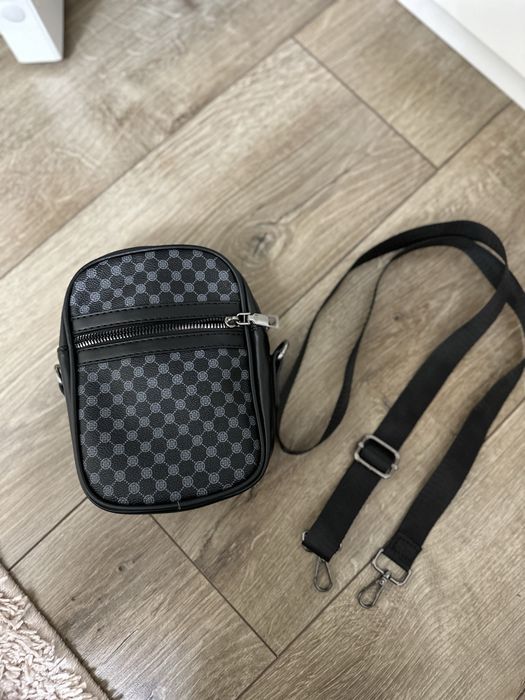 Мужская сумка в стиле Луи Витон, плечевая , с широким ремнем