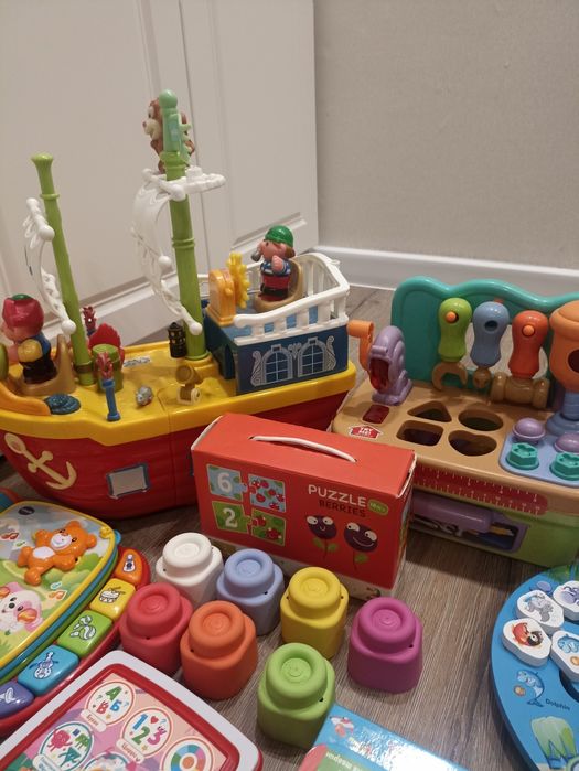 Пазли різні, дерев'яні, fisher price, іграшки