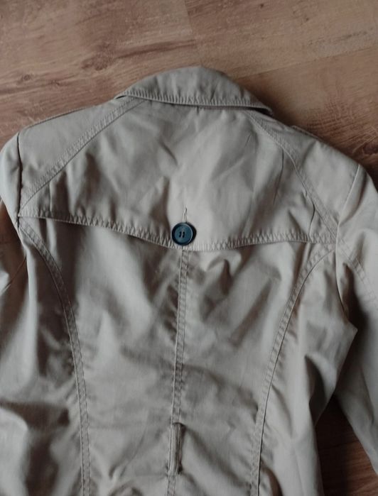 Krótki trencz stradivarius r.M