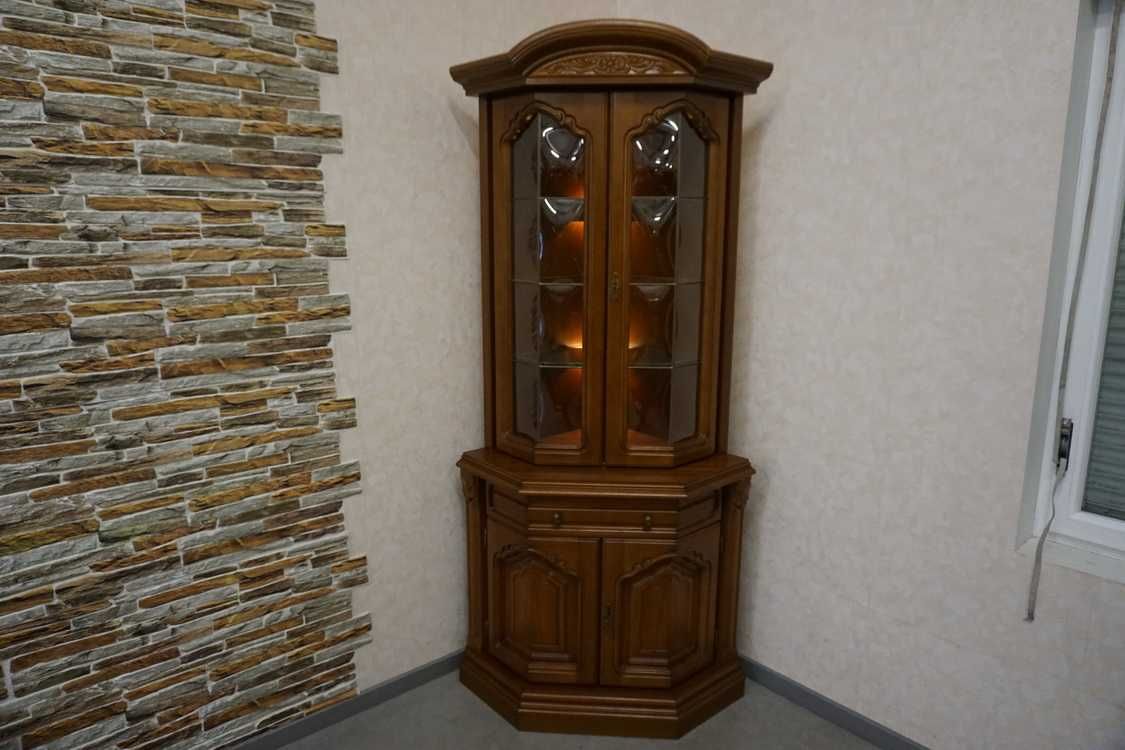 Witryna Narożna Orzech Podświetlana 65/65 cm (p-1188)