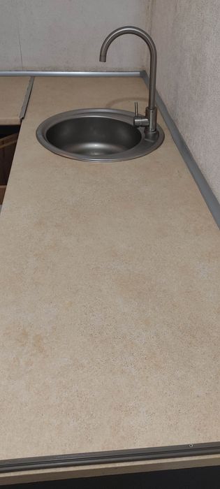 Продам кухню 180/190/85 глубина столешницы 60