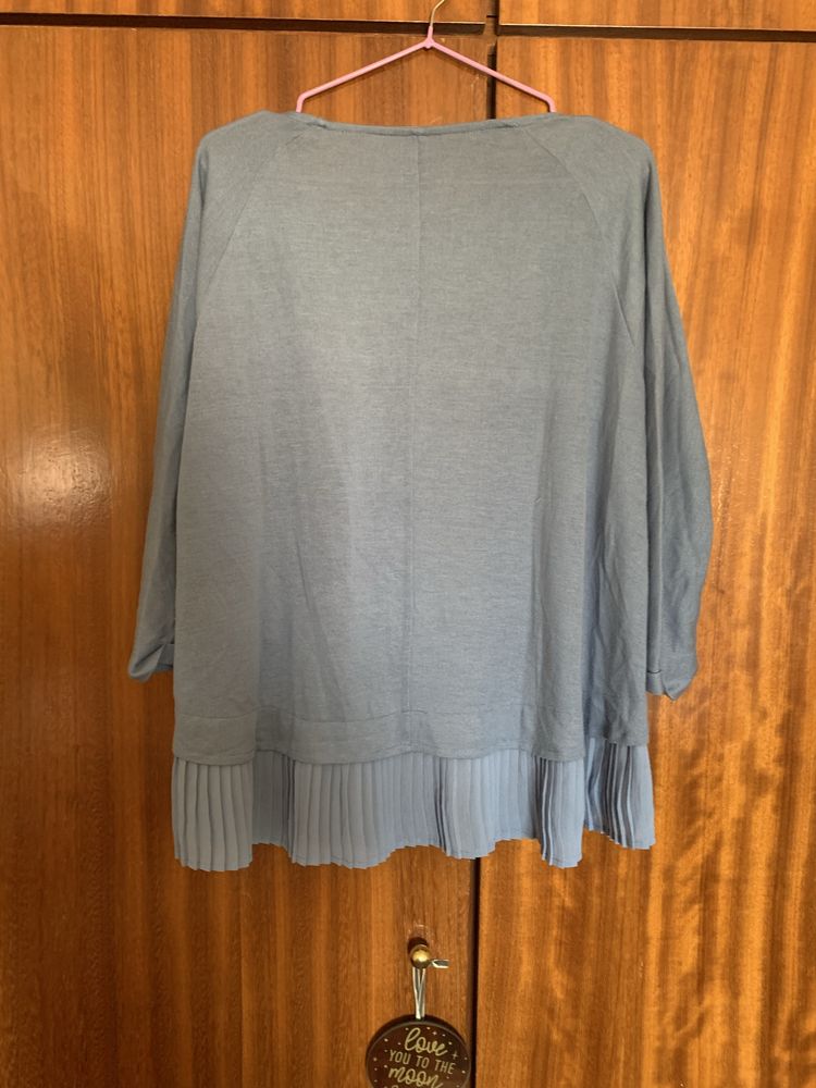 Camisola plissada azul bebé
