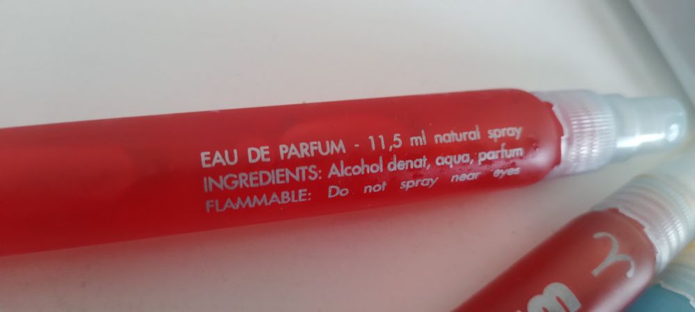 Zestaw perfum widoczny na zdjeciach