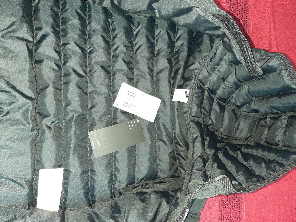 Casaco criança preto da Nike novo S  9/10
