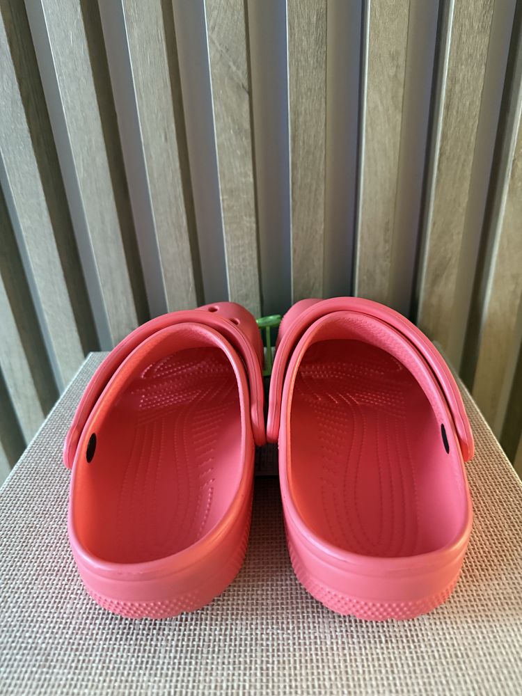 Klapki damskie Crocs Classic r. 37-38, damska 7 koralowe Nowe