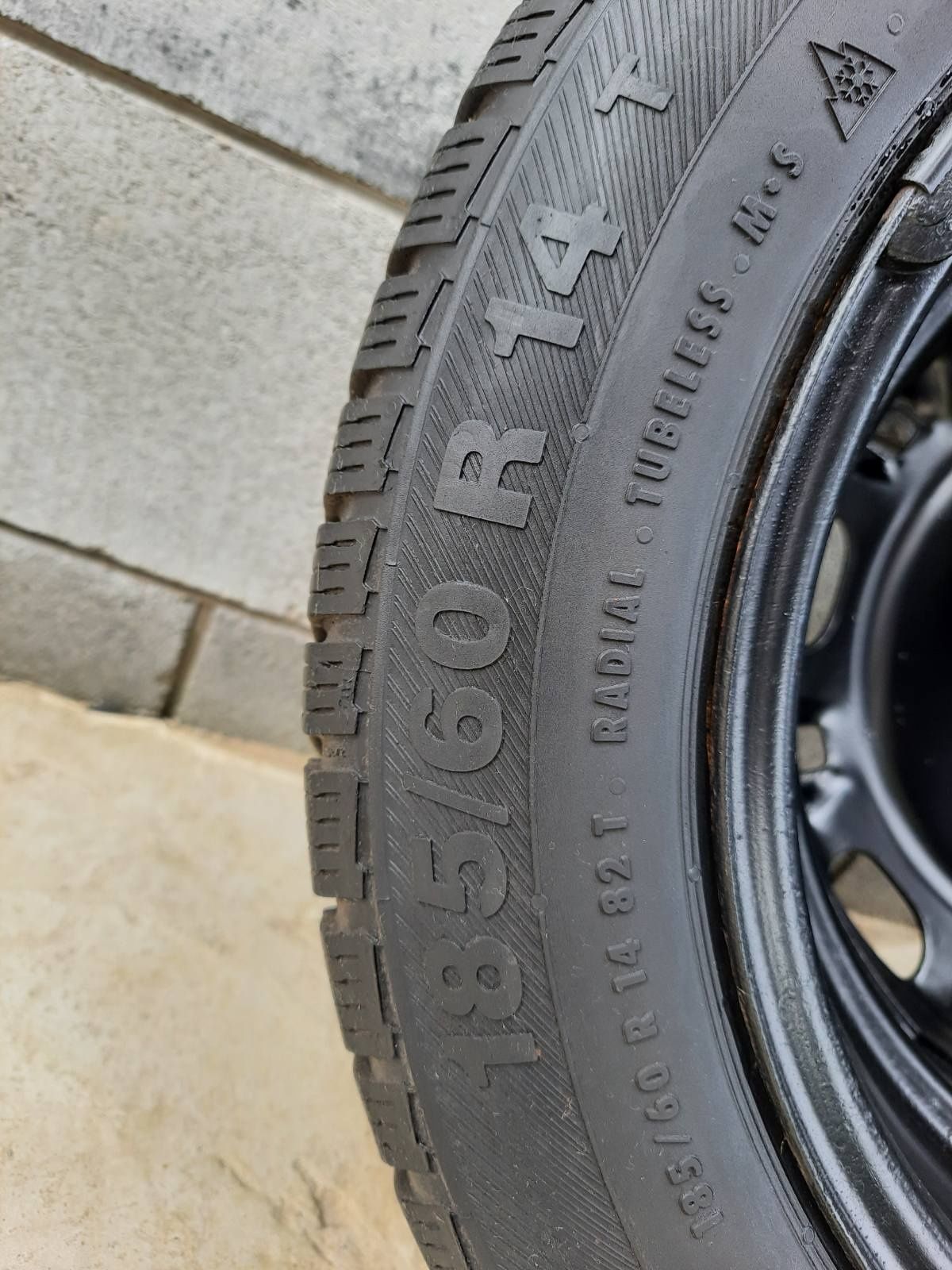 Продам комплект шини+диски 185/60 R14  стан хороший, зима