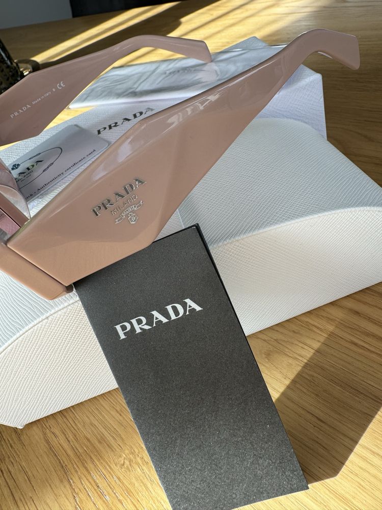 Okulary  przeciwsłoneczne Prada