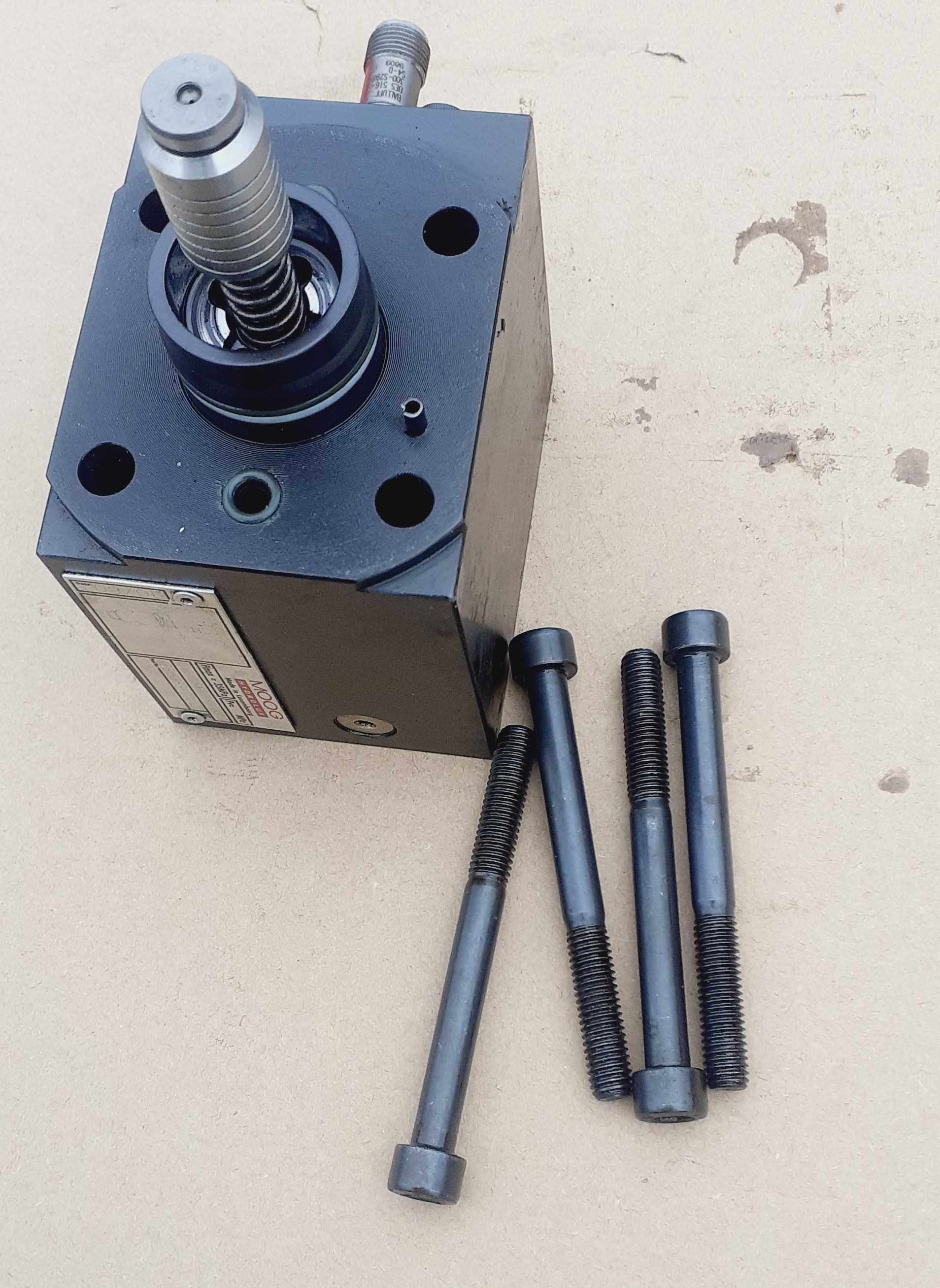 Zawór kasetowy XEB 15. 353- 001- 01 MOOG HYDROLUX