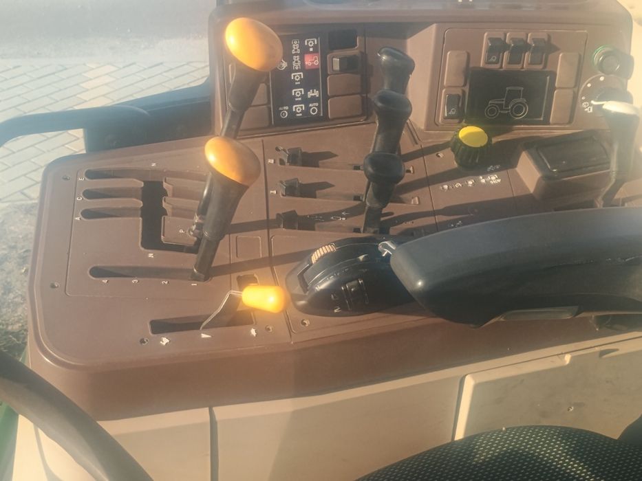 Трактор Джон Дір 6910 свіжо привезений з Бельгії.