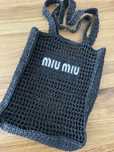 Miu miu slomiana parciana torebka siatka worek logo haft lato