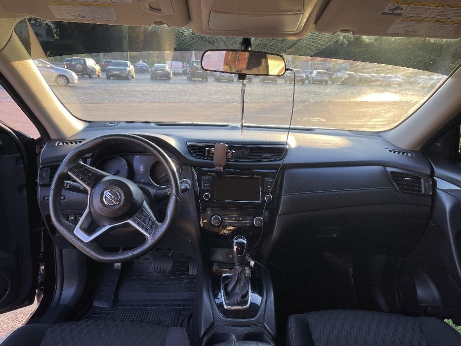 Продам ніссан рог 2017 року SE+