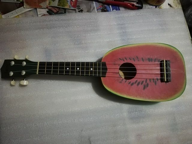 Ukulele soprano melancia