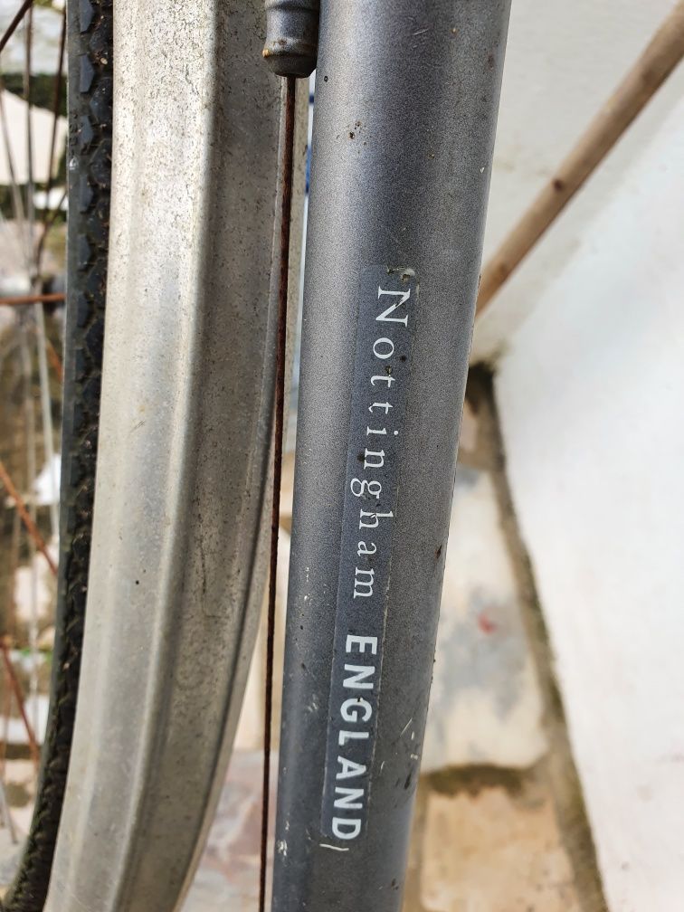 Bicicleta antiga de estrada fabricado em Inglaterra