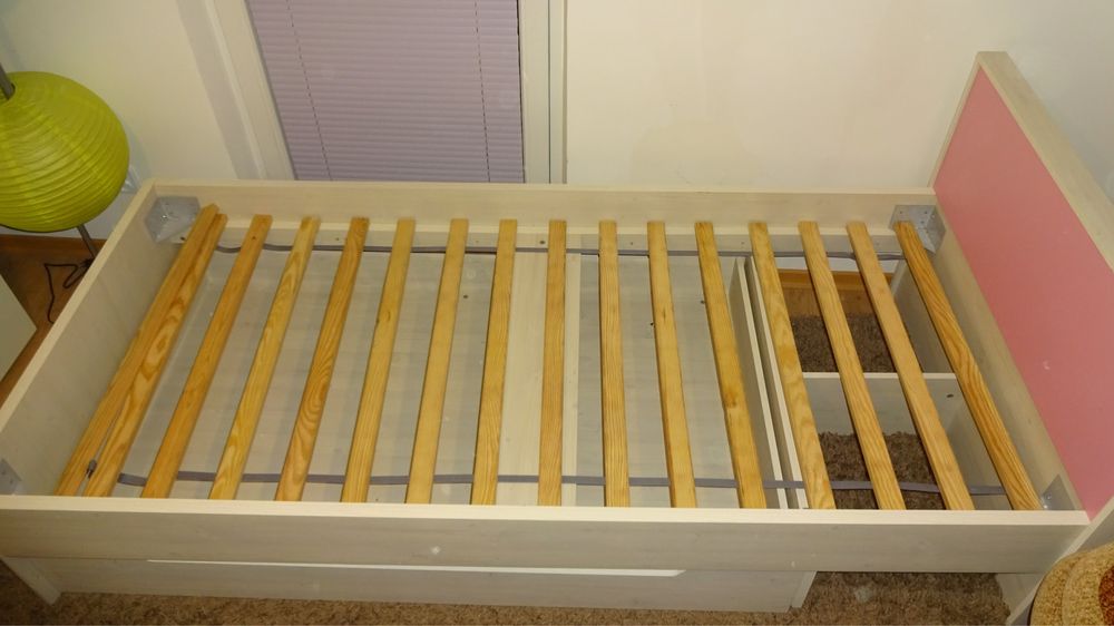 Łóżko z materacem 90 x 200 i skrzynią