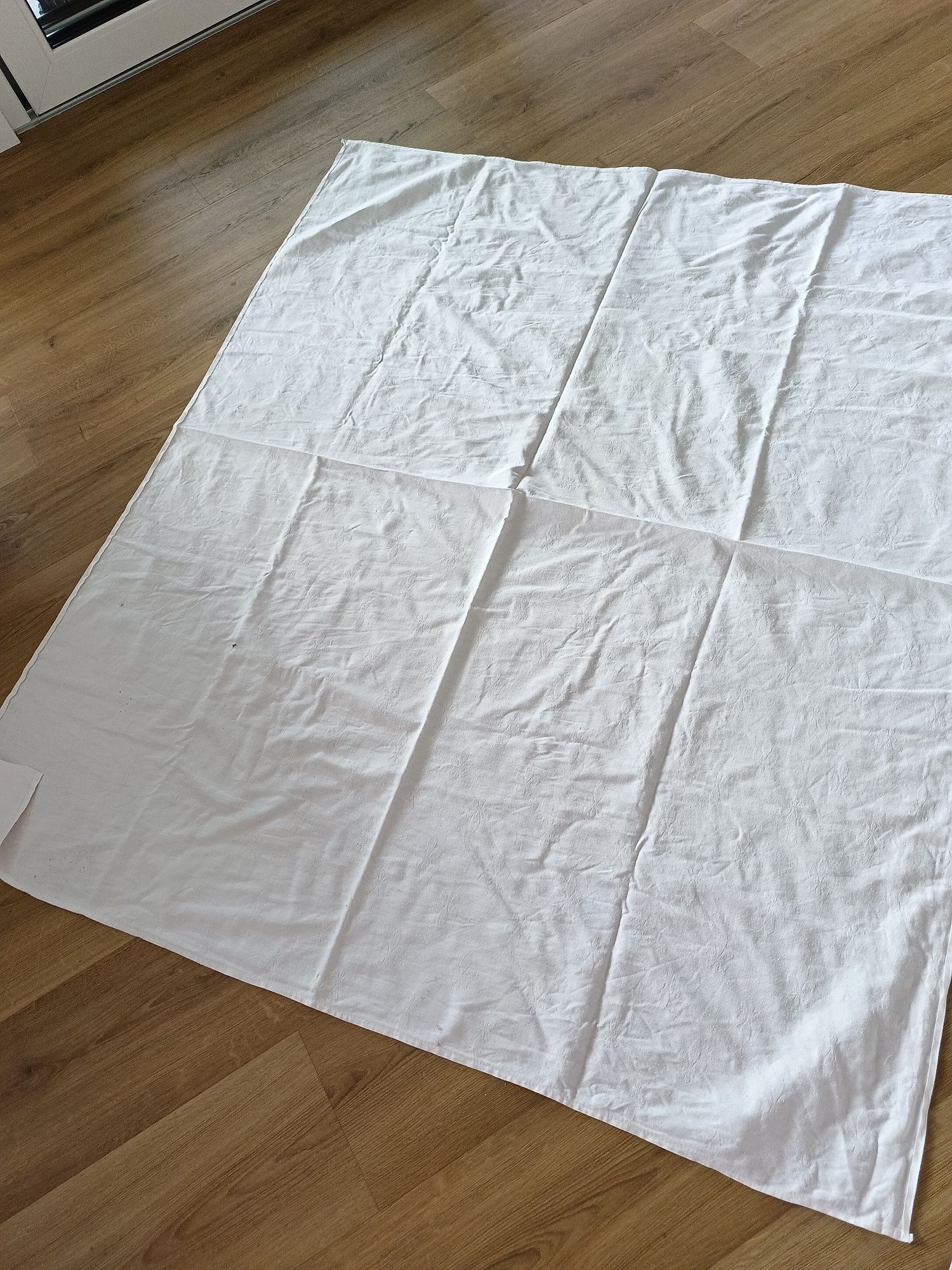 Obrus z dymki-130 x 148cm.