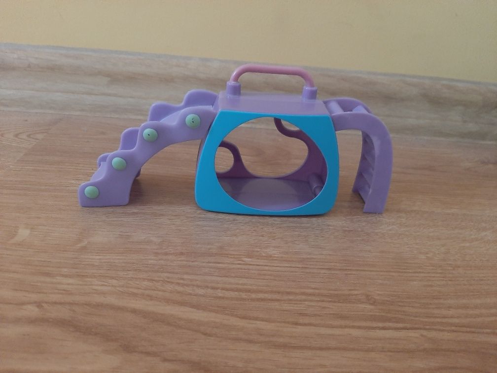 Domek Littlest PetShop i zjeżdalnia