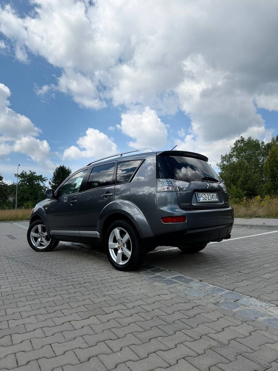 Mitsubishi Outlander Xl Oryginalny przebieg 248 i oreginalnuj lakier