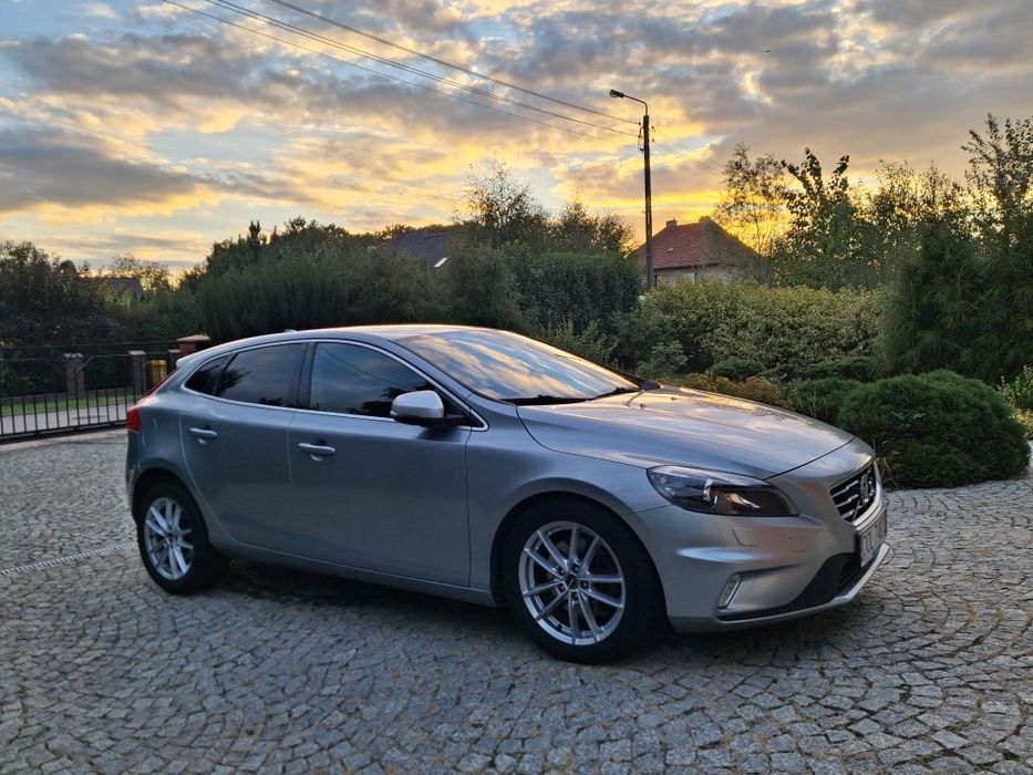 Volvo v40 r design jak fr gtd