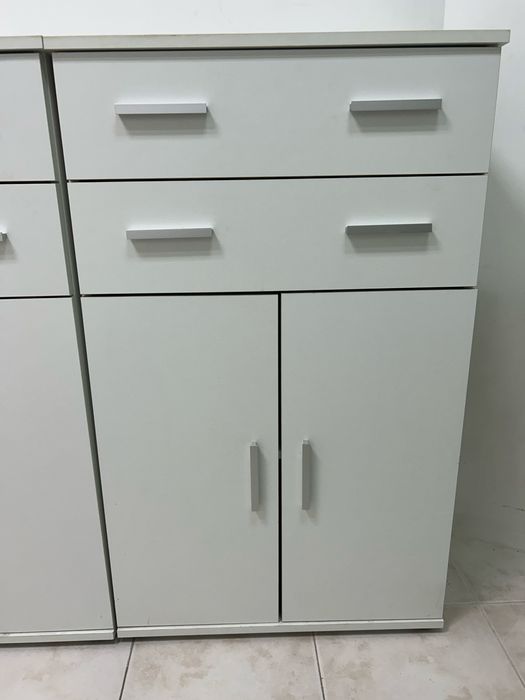 Movel branco duas gavetas e duas portas