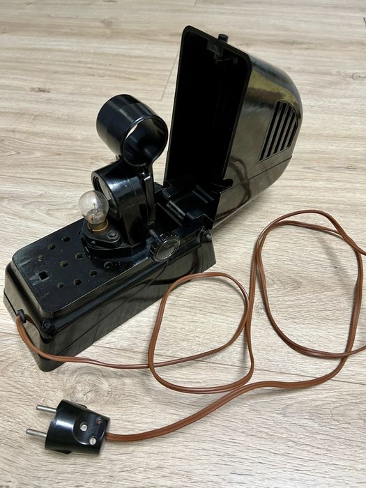 Diaskop rzutnik projektor plus zestaw 10 bajek  na kliszach