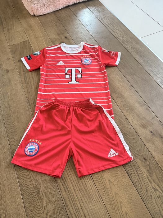 Strój piłkarski FC Bayern Monachium – Adidas