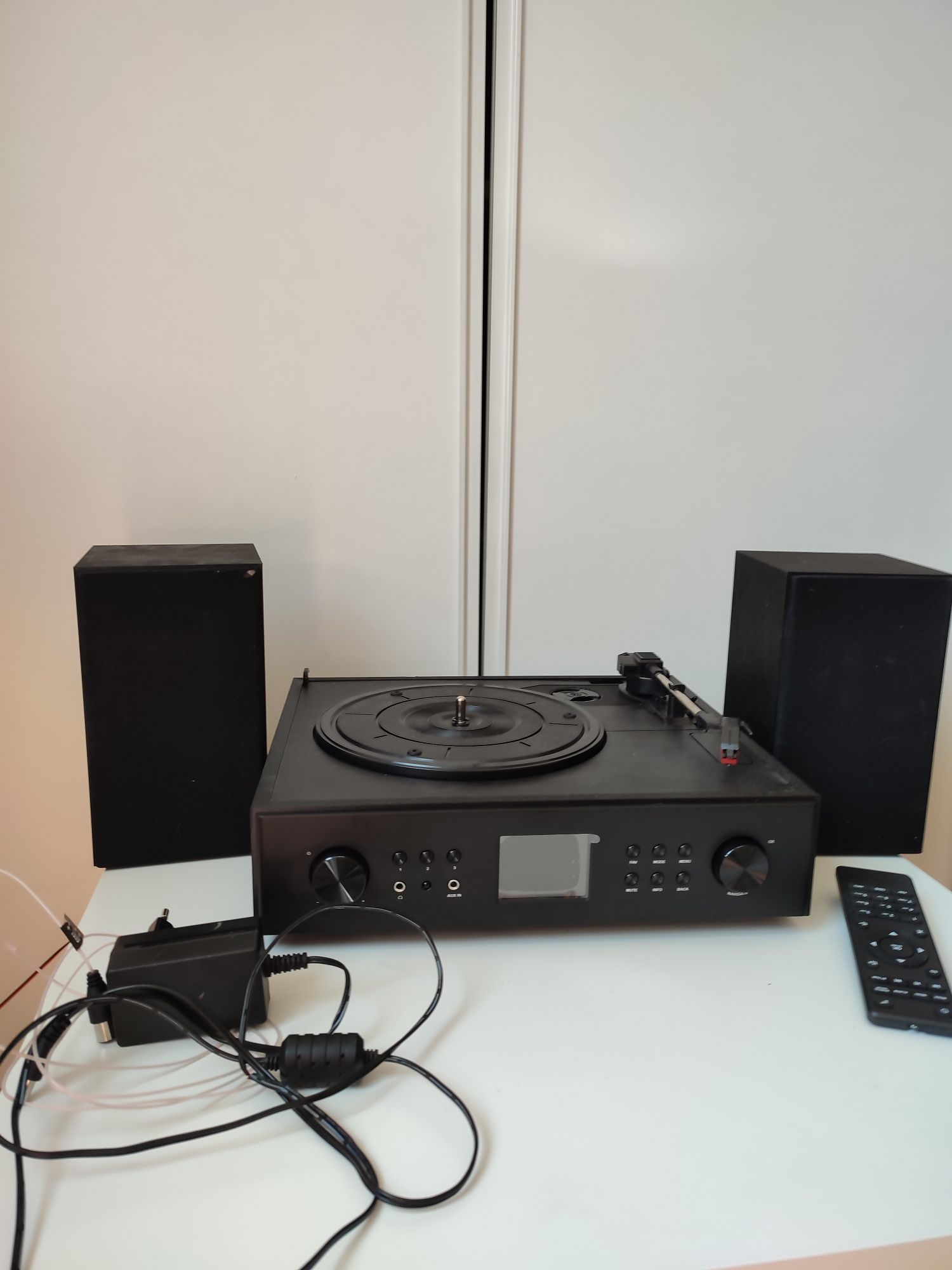 gramofon z głośnikami wieza stereo auna connect vinyl