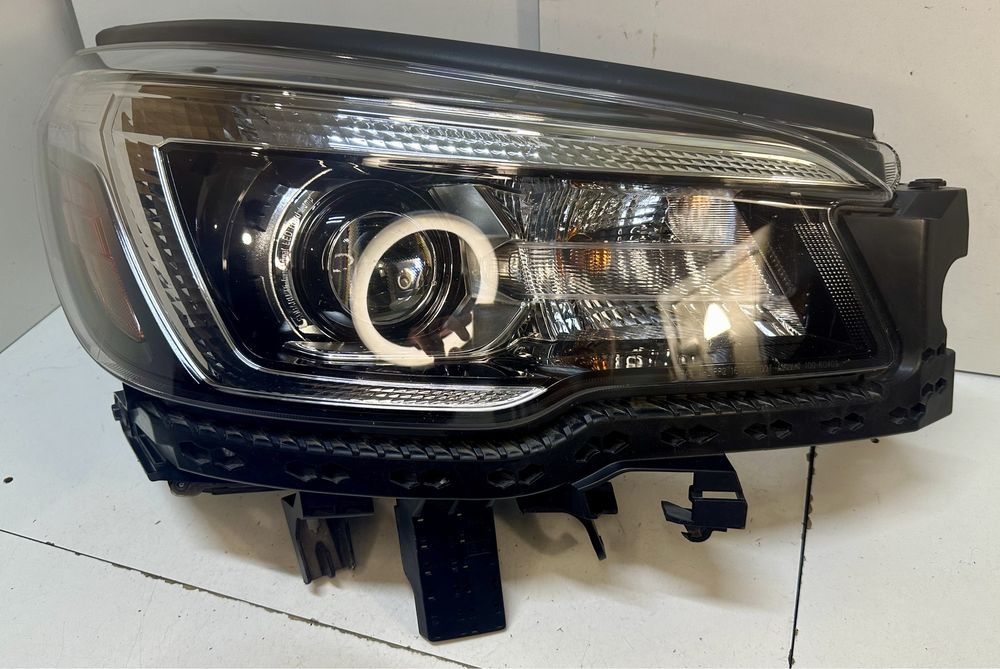 Фара правая  Subaru Forester USA Led 2019 2020 2021 USA