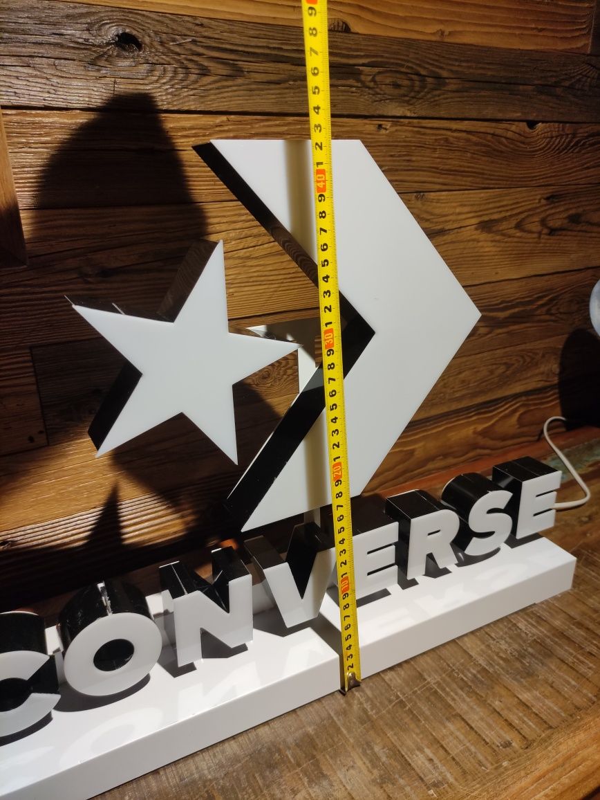Reklama plafon neon Converse gadżet podświetlany