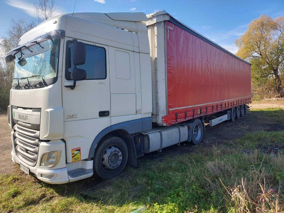 даф 2015  року та напївпричеп Euro 6