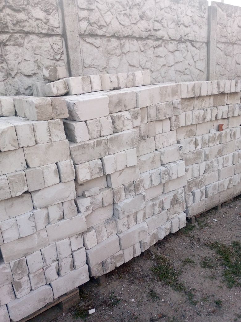 Продам цеглу білу і червону