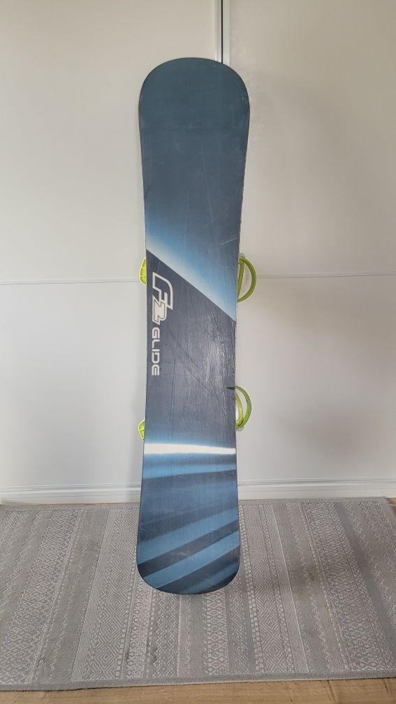 Deska snowboardowa F2 149 cm z wiązaniami