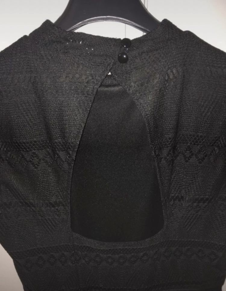 Piękna czarna koronkowa sukienka z wycięciem na plecach new Yorker