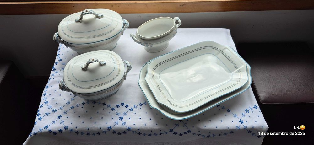 Conjunto de louça antiga