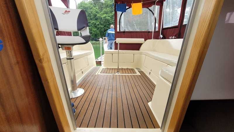 Czarter jacht motorowy Calipso750 Houseboat wynajem Mazury