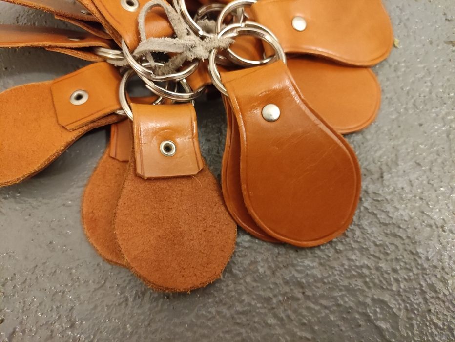 Conjunto de 16 porta chaves em pele