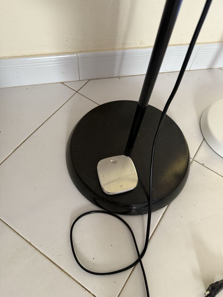 Candeeiros Ikea brancos e pretos