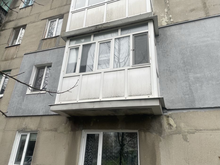 Продам 2-кімнатну квартиру46,3м .кв.2- поверх 5поверхівки
