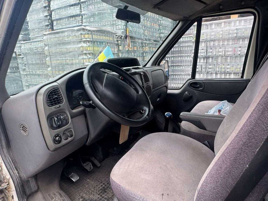 ПРОДАМ Ford Transit (грузовой микроавтобус)