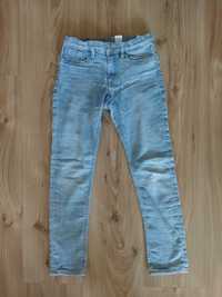 Jasne spodnie jeans